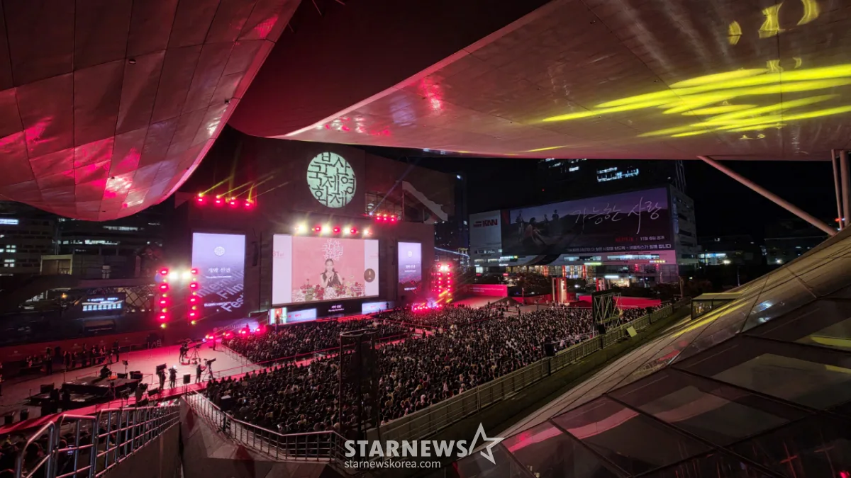 starnewskorea.com 선생님은 아이들을 돕는 걸까, 자신을 돕는 걸까?