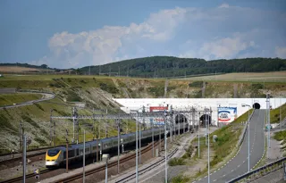 Le tunnel transporte des camions depuis 1994
